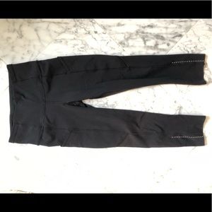 LuluLemon black Nulux crop leggings